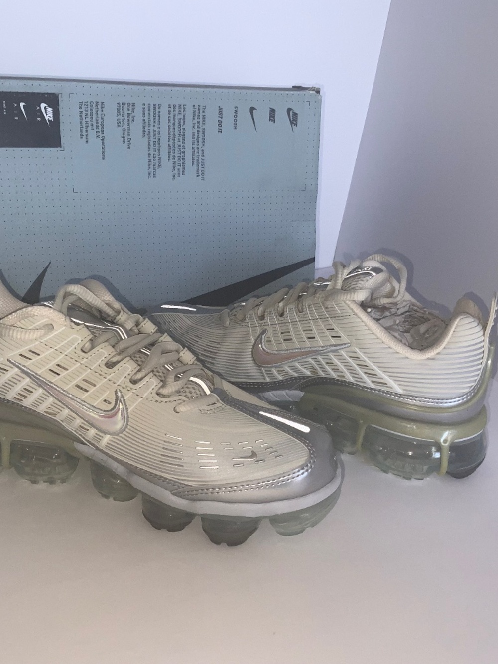 Nike Air Vapor Max 360 Fossil/Metallic Silver sneakers - Size: 8